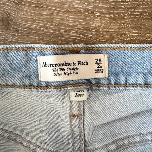 Abercrombie & Fitch Ultra High Rise 90’s Straight Leg Jeans - Picture 2 of 3